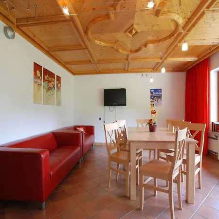 In Neukirchen Near Lifts דירה *